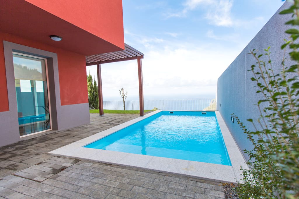 Swimming Pool with sea view and private.