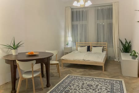 Unusual, original apartment 700m to Main Square!
