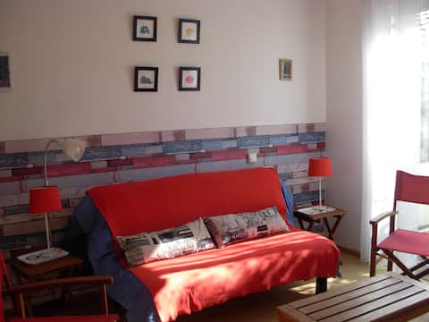 Top Airbnb: Small semi-detached house, pool, wifi à Andernos Les Bains