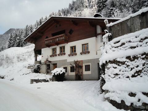 Top Airbnb: Apartment on the Sonnseitweg in the Großarltal in Großarl