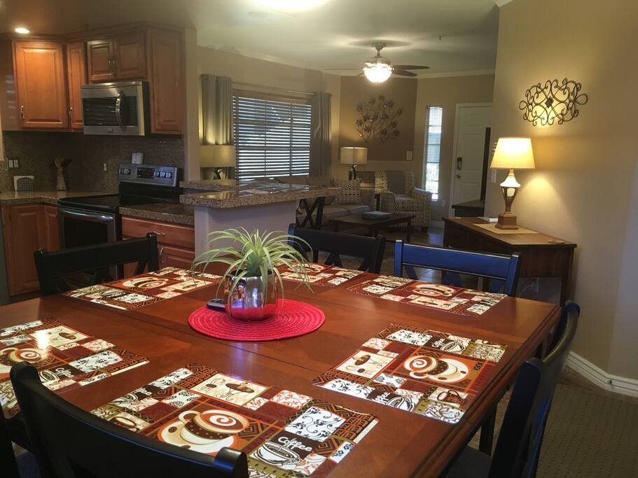 Dinning roo with seating for 6-8 guests