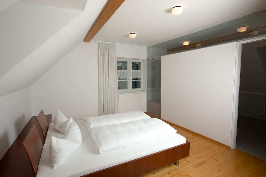 Schlafzimmer 1
