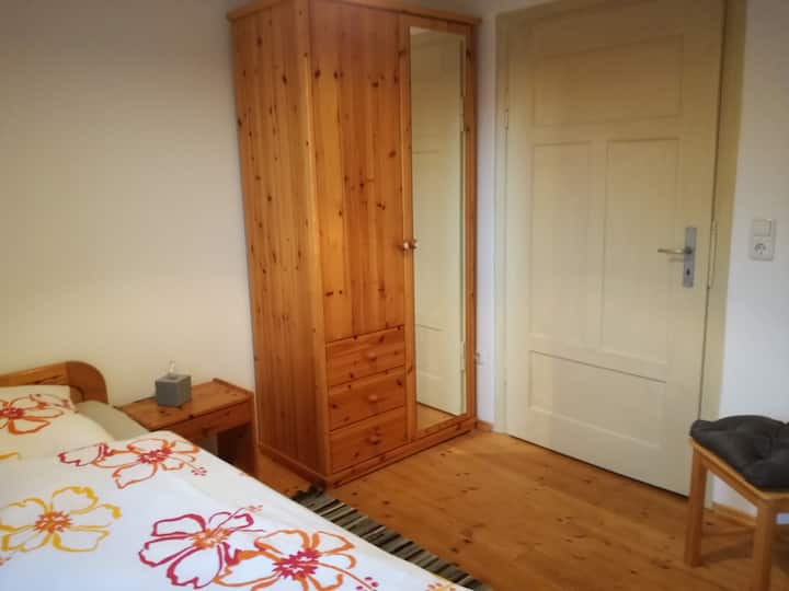 Dhoma e gjumit 1 "krevat tek"