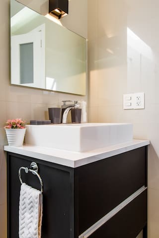 Luxury & Safety House in Roma – Ideal for Big Groups and Families gallery image 2