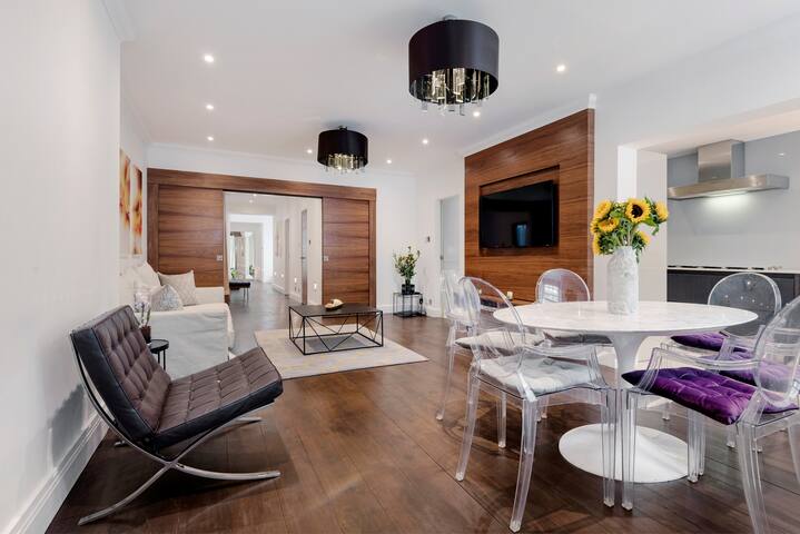 Stylish apartment with patio in central London gallery image 2