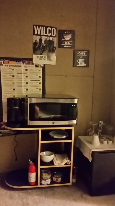 Kitchenette w fridge, microwave, K-cup in second room