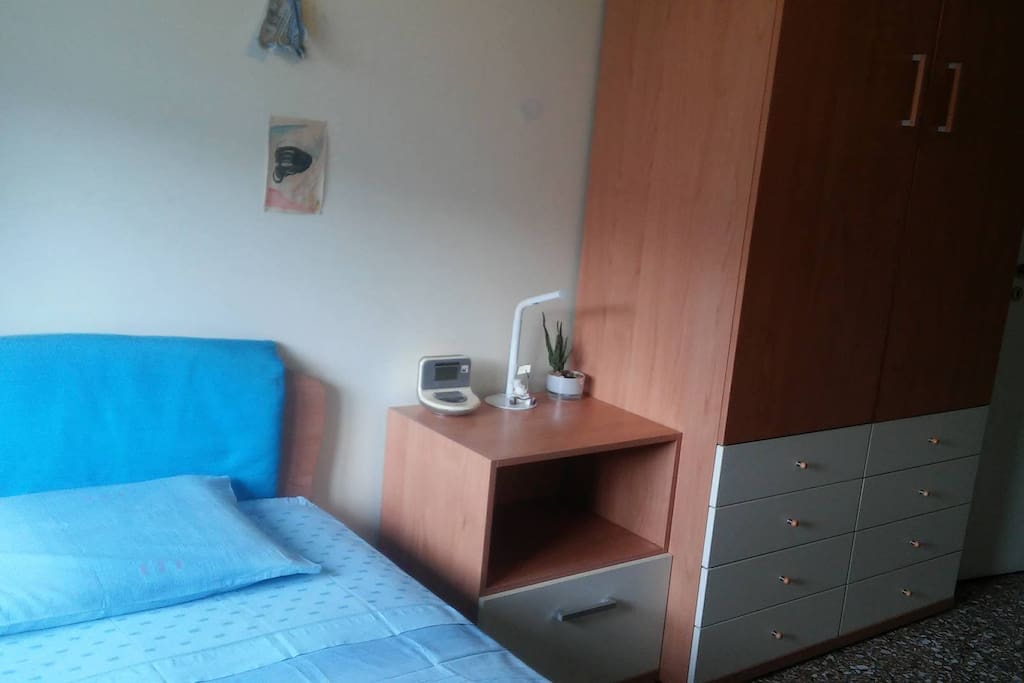 letto 1 piazza e mezzo stanza 1 - comodino