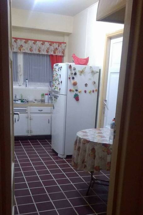 Cocina..... puerta a la derecha es la pieza