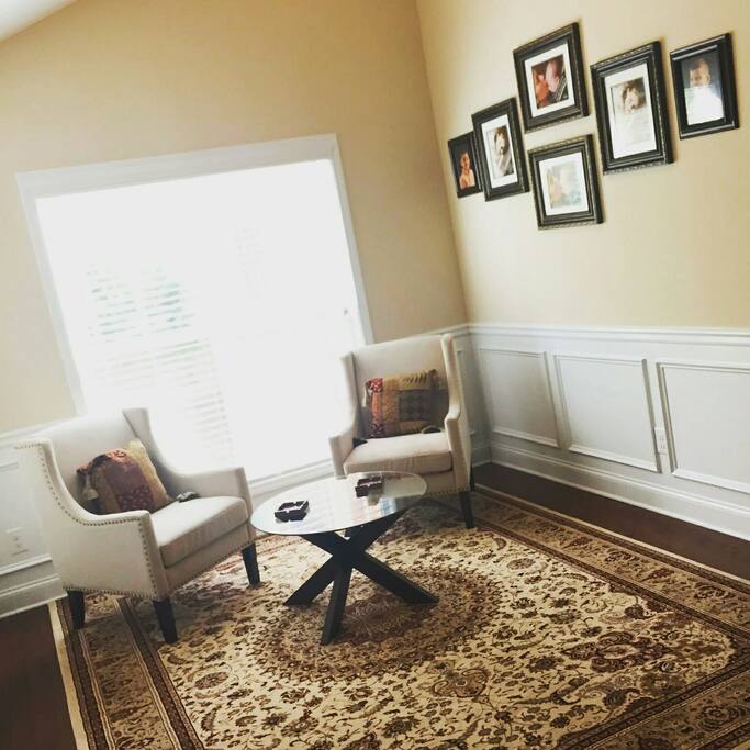 Spacious FloorPlan w/ Extra Rooms to Relax