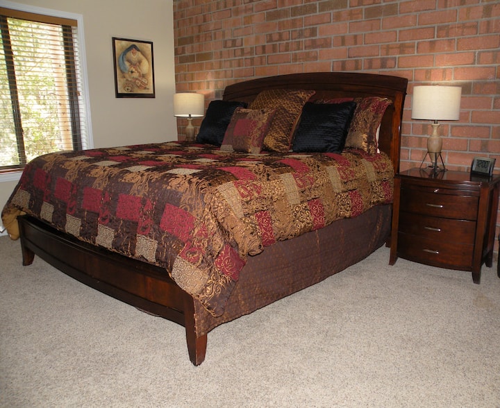 Dhomë gjumi master - King, LED w/ DVD, Zona e ndenjjes, Banjë private