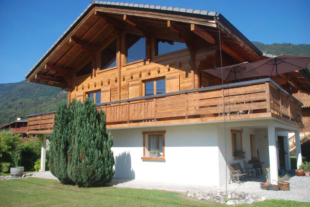 Chalet typique avec vue sur le Criou et le pic du Marcelly