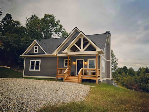 The Suite Spot - Cozy Modern Cottage