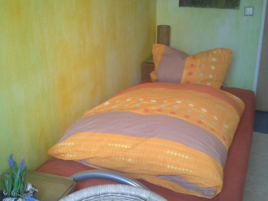 Kleines Zimmer mit Schlafcouch...