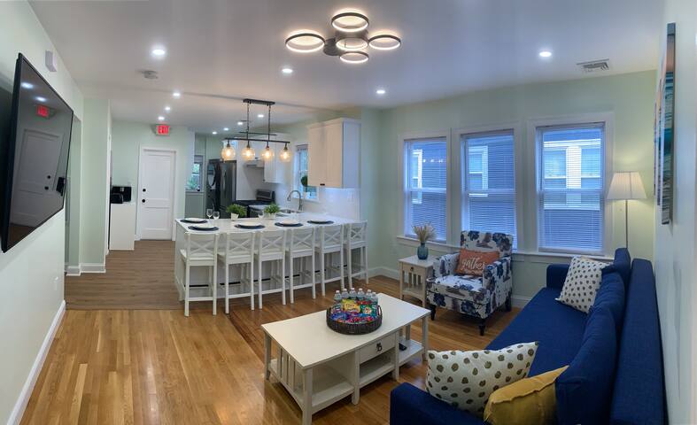 Newly renovated. 10 mins to Boston. 3bds+2brs Apt.
