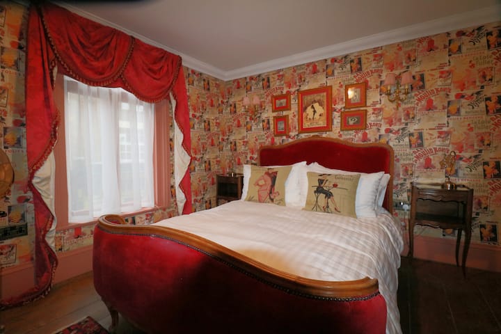 Ebenezer's Place Quirky Unique Room-moulin - Broadstairs