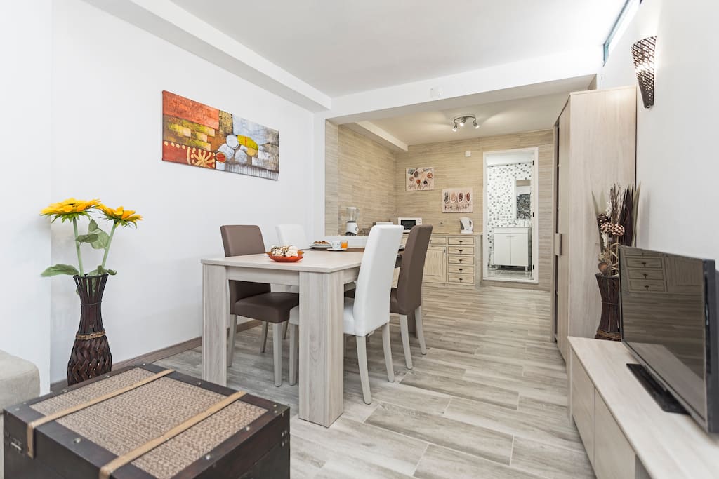 Livingroom and dining area