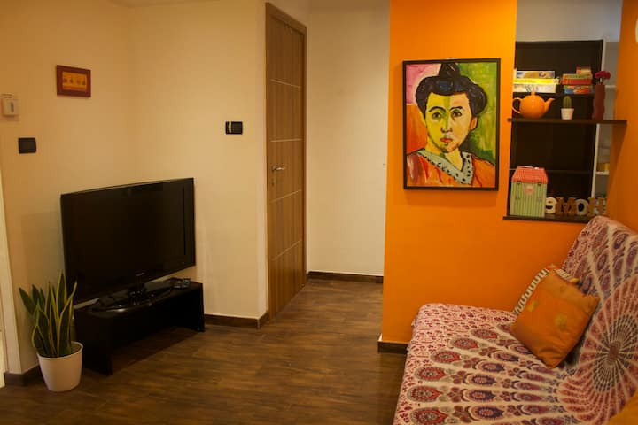 Sala de estar con sofá cama - TV LCD 