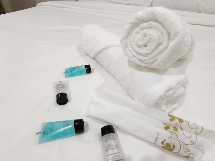 We provide hotel style towels, dental kits, soap  and shampoo .

PARTYHAUS has a hotel-like service.Bath towels, washing utensils will be prepared for each room