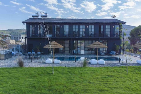 Black Barn - The Black Barn