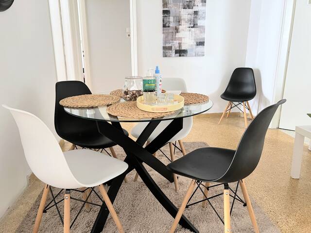 Exquisite 3BDR/2Bath apt in Acropolis &Netflix gallery image 5