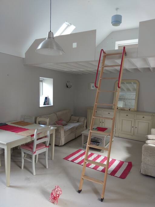Mezzanine Sleeps 2. Access via ladder