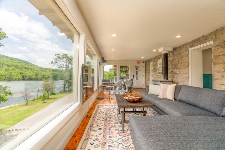 Historical LAKEFRONT Luxury 7 Bedroom - Eureka!