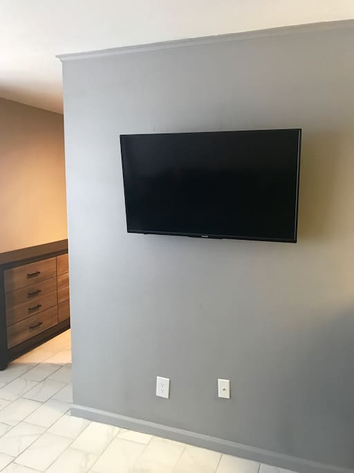 A 40" TV in the living room with Netflix.