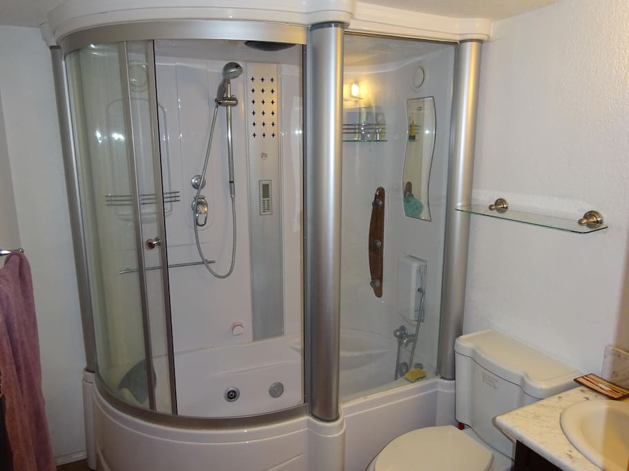 Bathroom,Indoors,Room,Toilet,Furniture