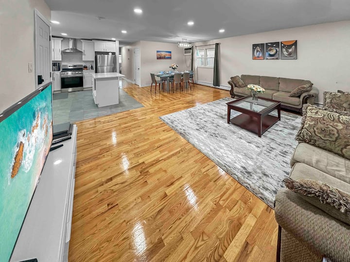Free Parking Modern 3 Bed 2 Bath APT near NYC &EWR