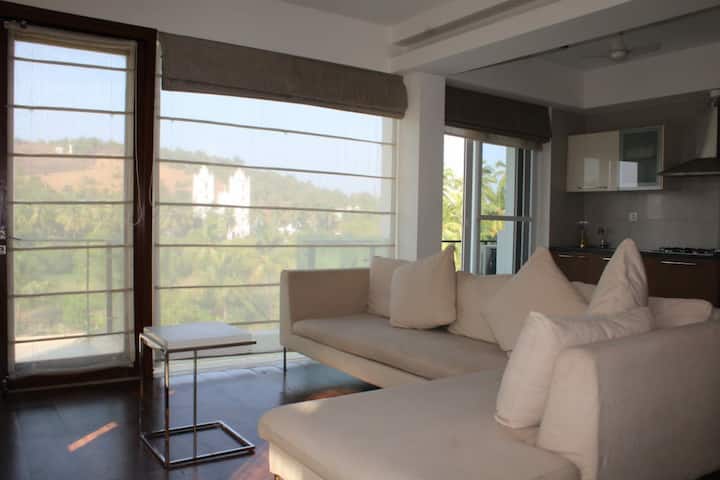 Wow, Glass-walled Design With Infinity Pool - Goa