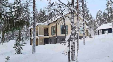 Luxury log villa with hot tub