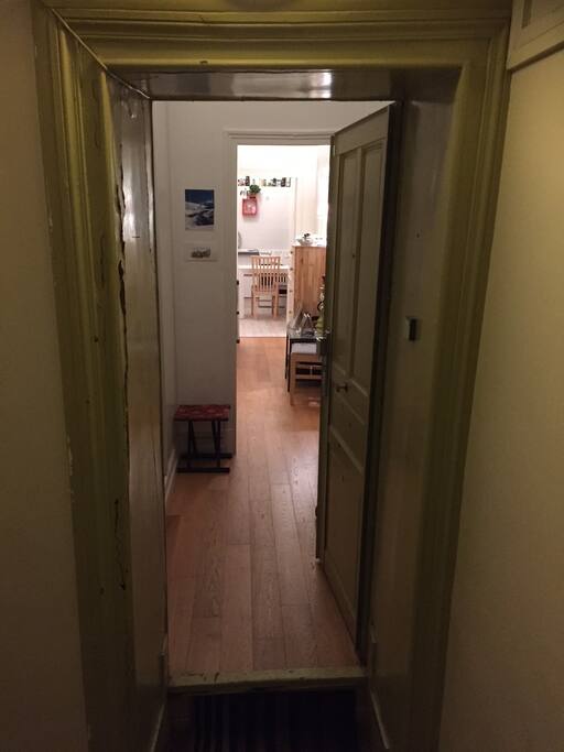 ENTRÉE, porte blindée double sécurisées.
