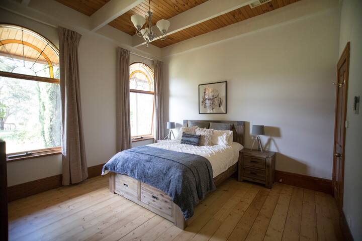 Yarra Valley Fruit Farm with solar heated pool. gallery image 3