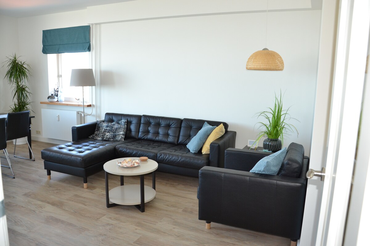 Top performing Airbnb: Beach apartment - Stunning beach & village views in Boulevard Midden