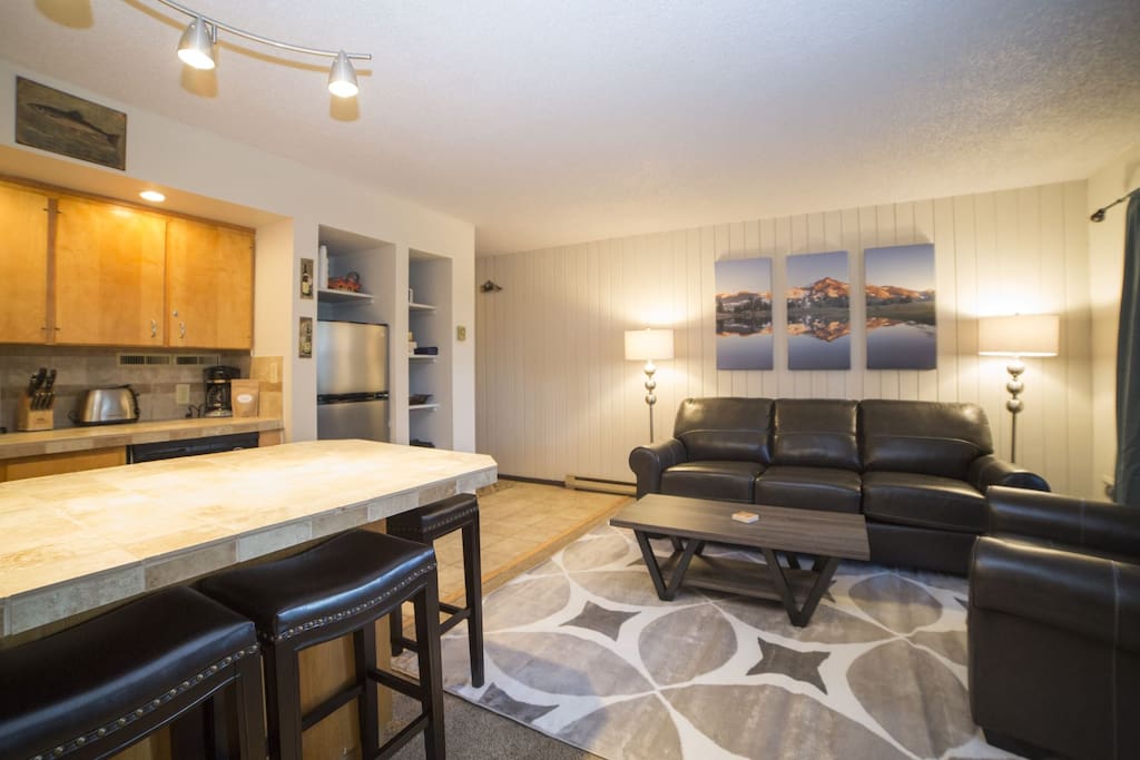 All new decor and paint throughout condo, sleeps 4, wifi, air conditioning