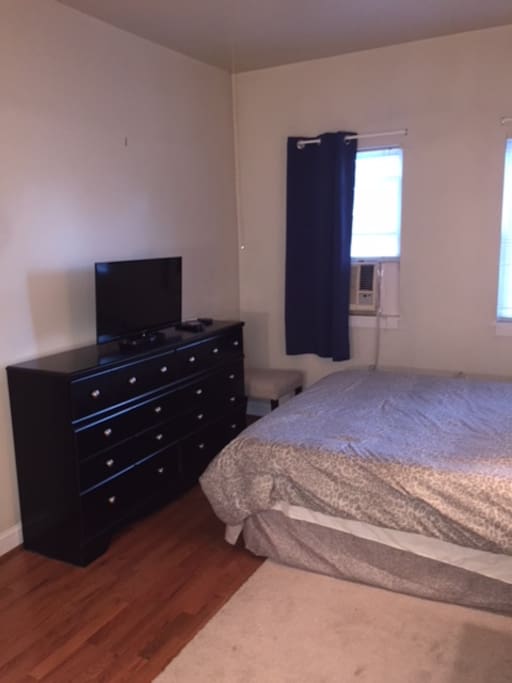 Queen size bed / dresser / television