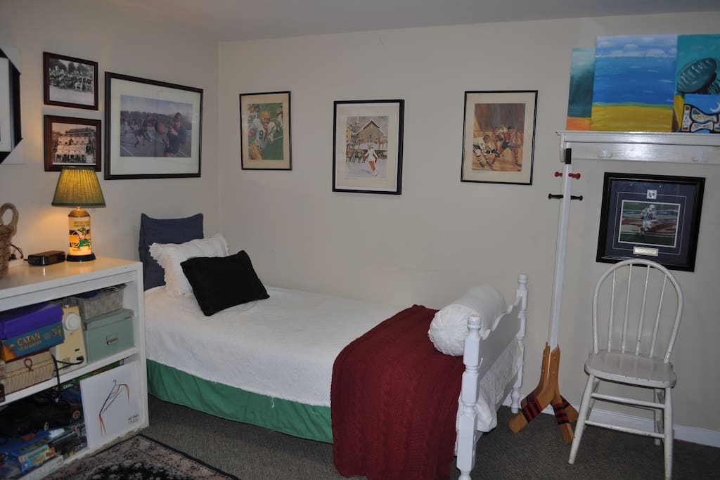 Third single bed in living area