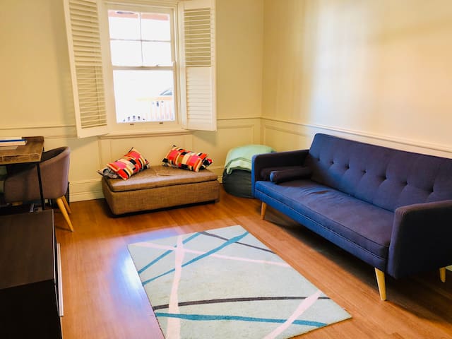 Private Room in CDB, 2 single Bed. Room N*2