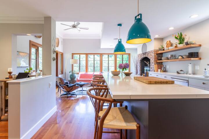 Light-Filled Retreat in Coveted Upper Rockridge gallery image 4