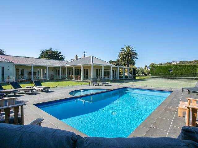 Tara Pool & Court Portsea gallery image 2