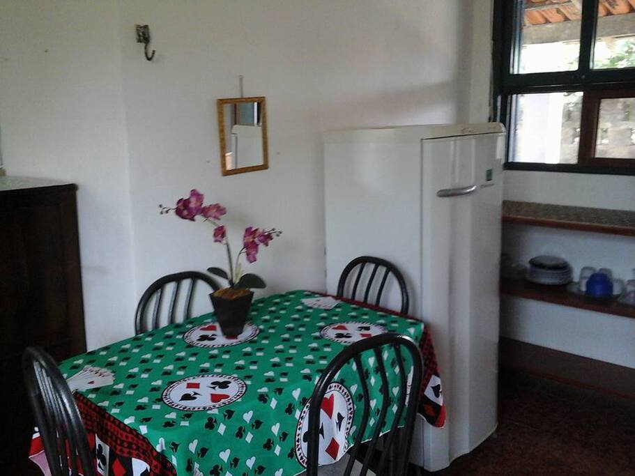 Mesa de jantar e Geladeira