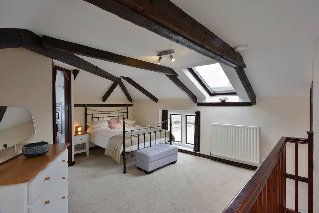 Bedroom with bathroom to the side