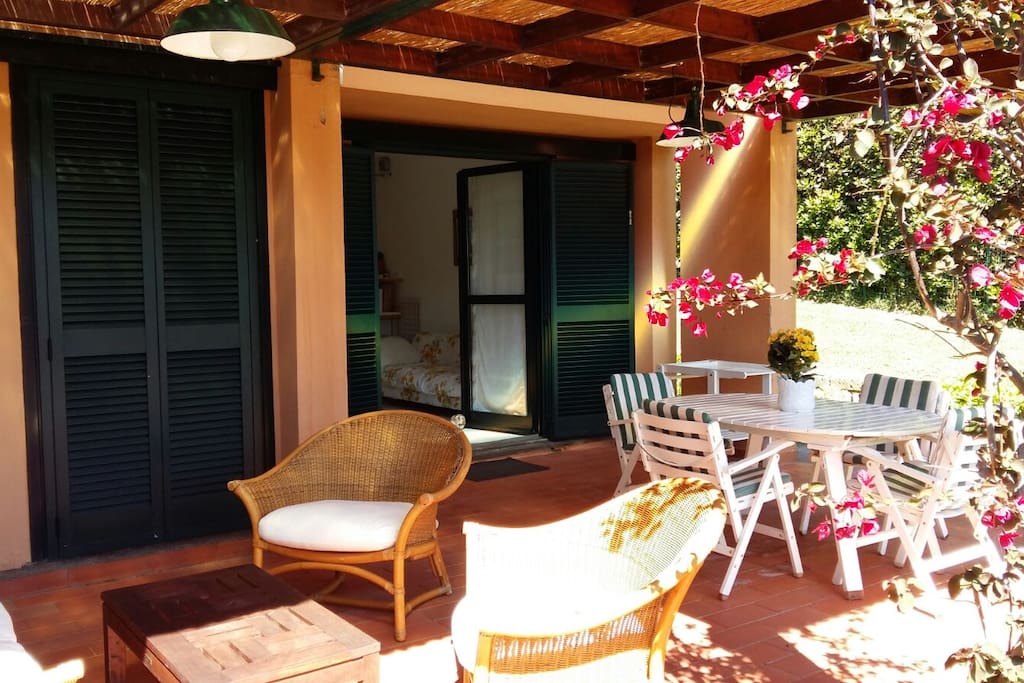 Portico fronte casa