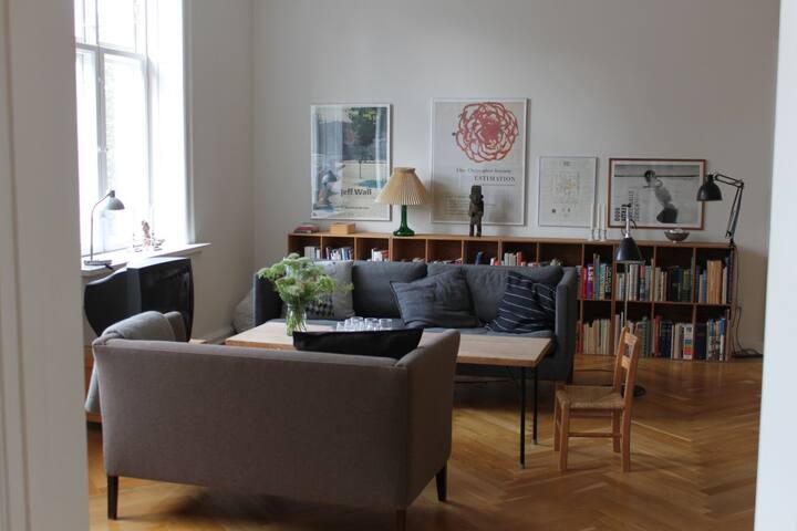 Bright and beautiful apartment in a charming area gallery image 3