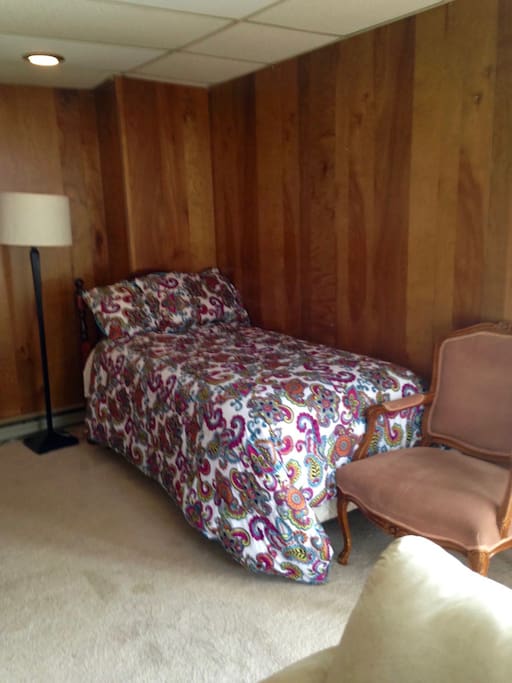 Downstairs single bed.