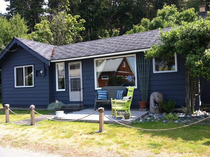 Graceland in Kye Bay Cottages for Rent in Comox, British Columbia