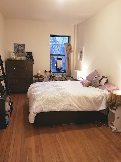 Large bedroom, lots of natural light