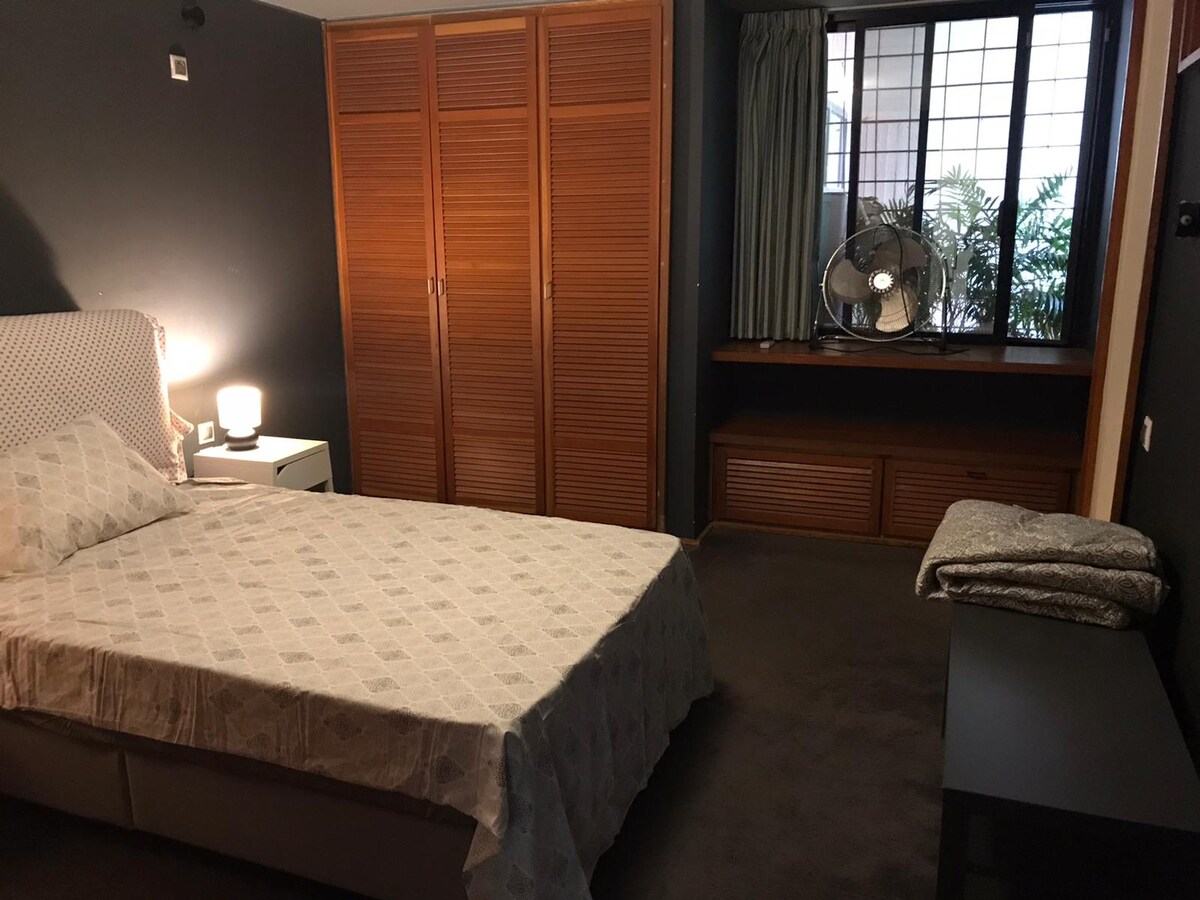 Habitación con cama queen size