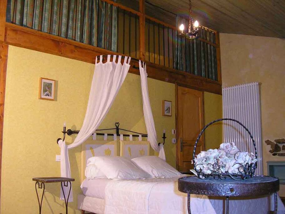 Chambre spacieuse avec lit double