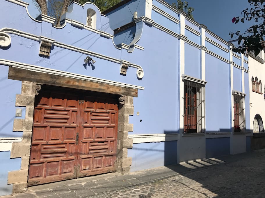 Colonial Facade